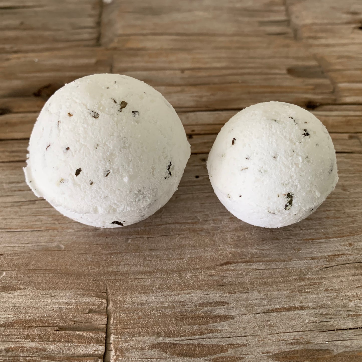 EUCALYPTUS MINT BATH BOMB - Tub Loves
