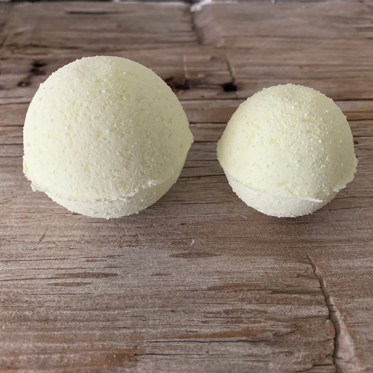 LEMONGRASS BATH BOMB - Tub Loves